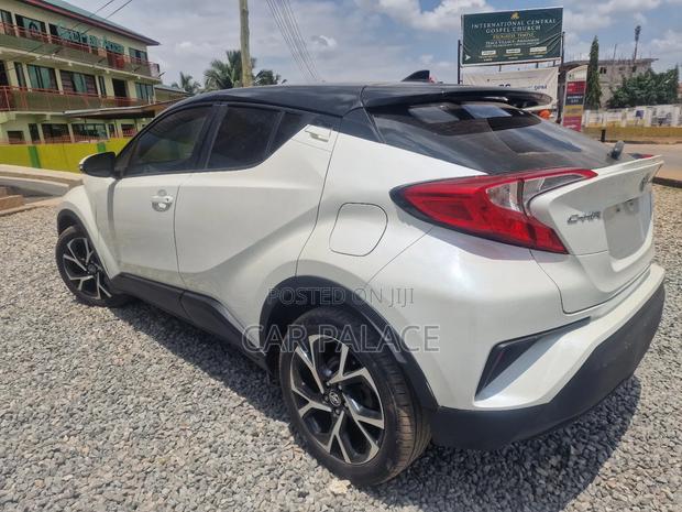 Toyota C-HR XLE FWD Sport Utility (2.0L 4cyl 2AM) 2018 White