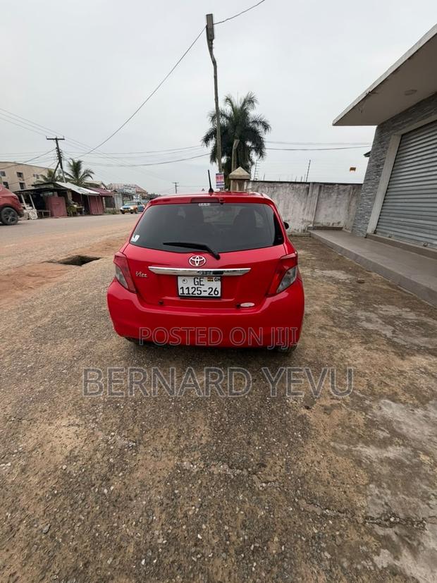 Toyota Vitz 1.3 FWD 5dr 2012 Red