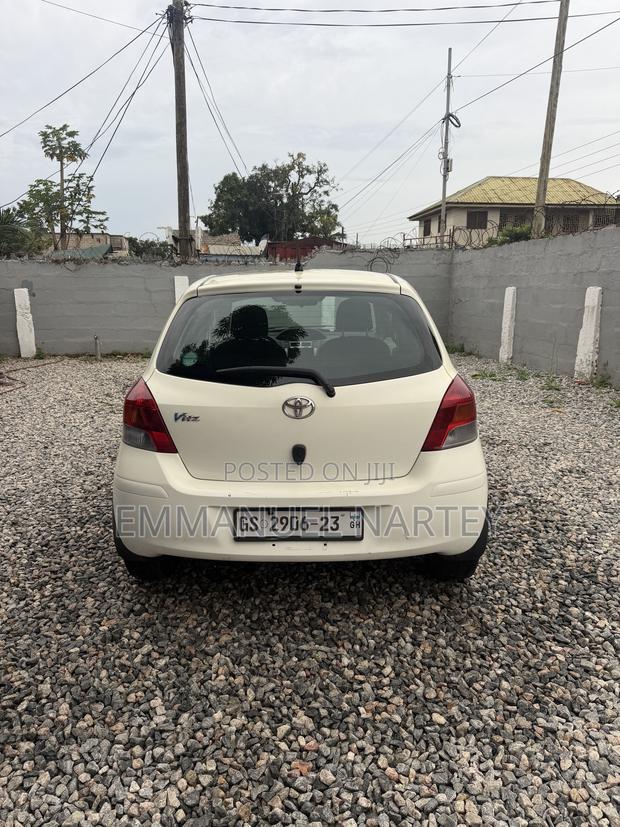 Toyota Vitz 2010 White