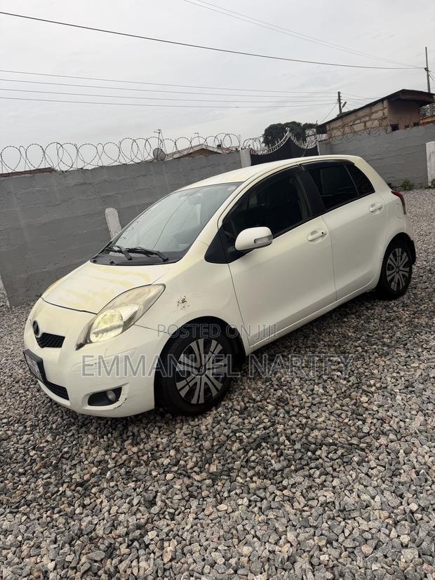 Toyota Vitz 2010 White