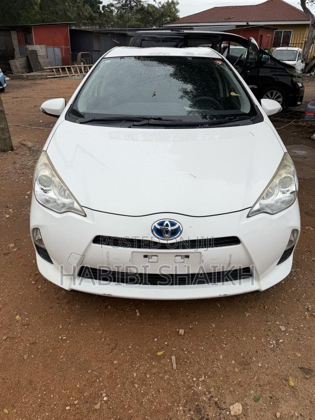 Toyota Aqua G GS 2014 Off white