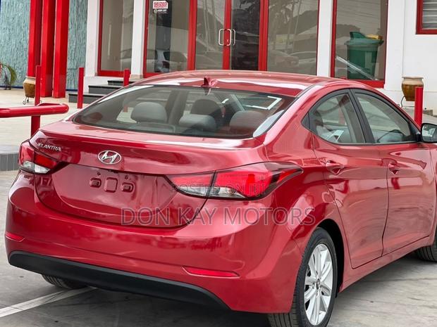 Hyundai Elantra Limited Sedan FWD (1.8L 4cyl 6A) 2016 Red