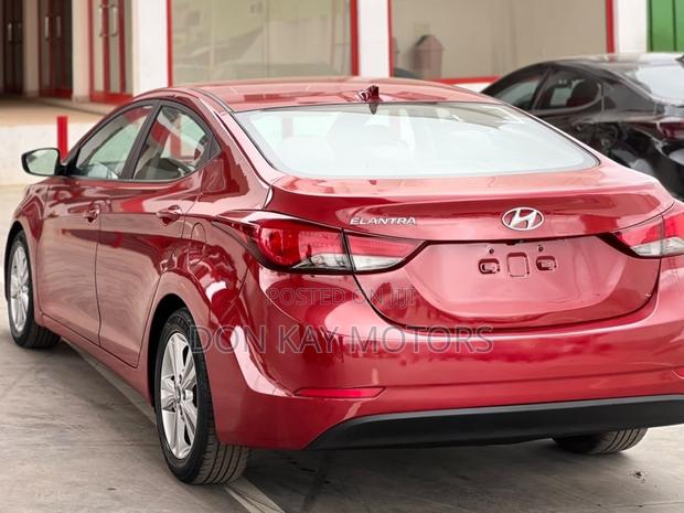 Hyundai Elantra Limited Sedan FWD (1.8L 4cyl 6A) 2016 Red