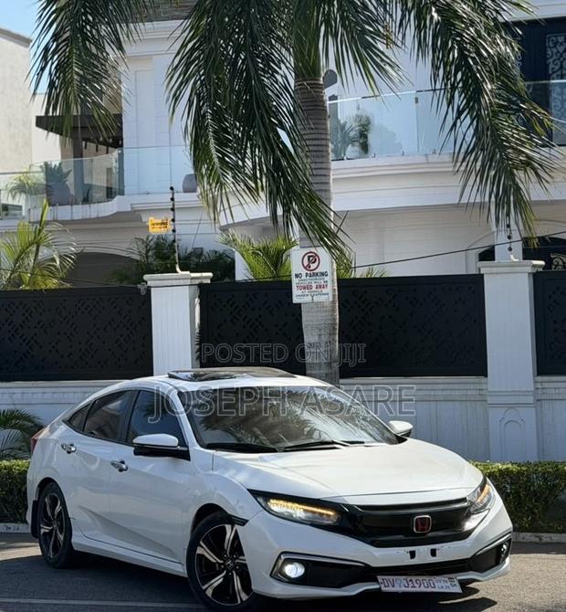 Honda Civic Touring Coupe 2018 White