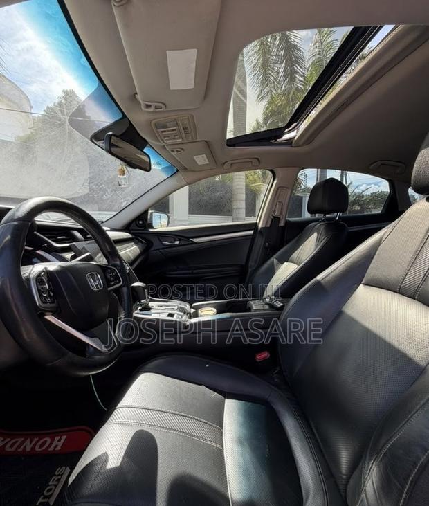 Honda Civic Touring Coupe 2018 White