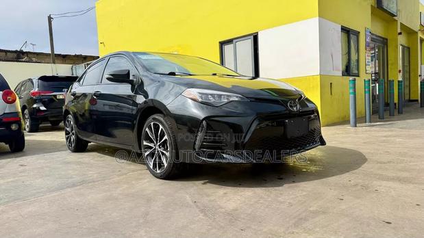 Toyota Corolla SE (1.8L 4cyl 6M) 2018 Black
