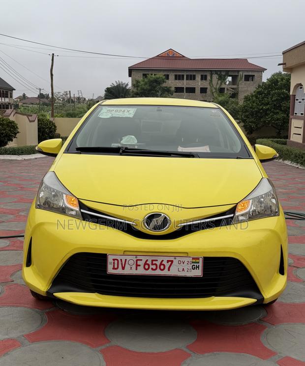 Toyota Vitz 1.5 FWD 5dr 2015 Yellow
