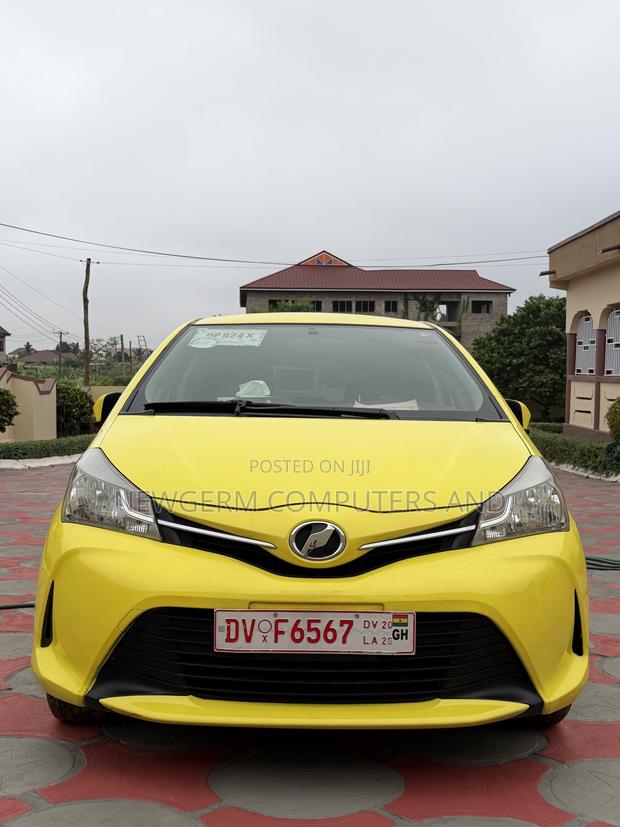 Toyota Vitz 1.5 FWD 5dr 2015 Yellow