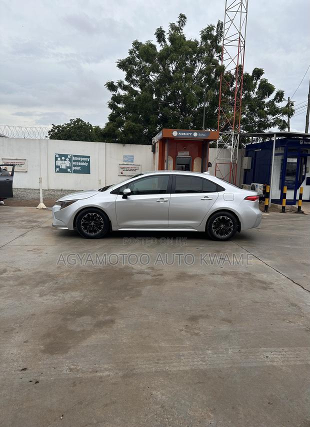 Toyota Corolla LE 2020 Silver