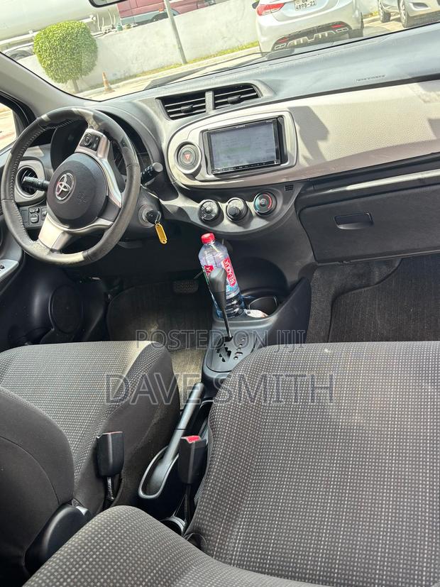 Toyota Vitz 1.3 AWD 5dr 2015 White