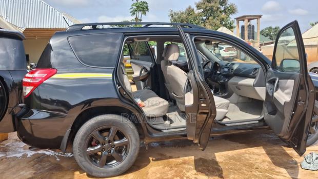 Toyota RAV4 2010 Black