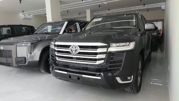 New Toyota Land Cruiser LC300 2025 Black