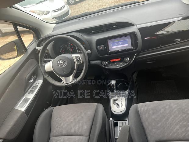 Toyota Vitz 1.3 FWD 5dr 2015 Yellow