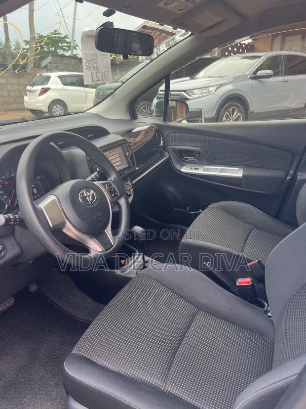 Toyota Vitz 1.3 FWD 5dr 2015 Blue
