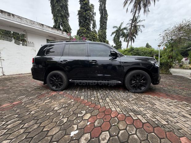 Toyota Land Cruiser 2011 Black
