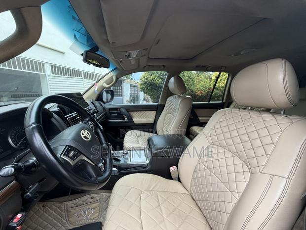 Toyota Land Cruiser 2011 Black