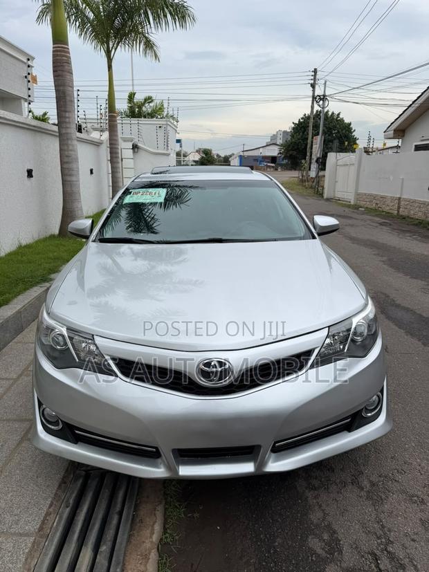 Toyota Camry SE 4dr Sedan (2.5L 4cyl 6A) 2014 Silver
