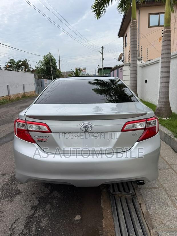 Toyota Camry SE 4dr Sedan (2.5L 4cyl 6A) 2014 Silver