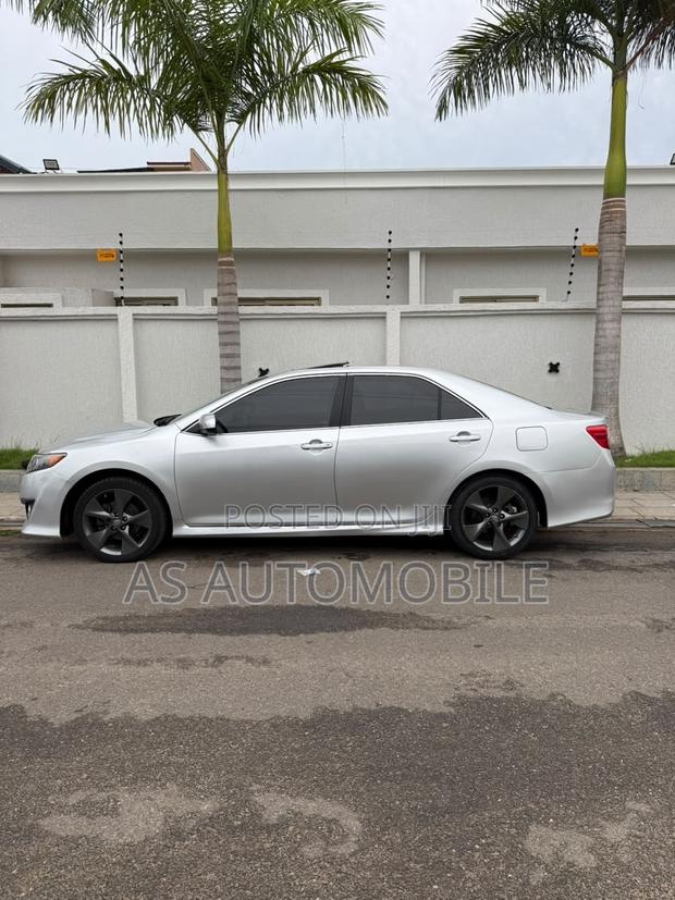 Toyota Camry SE 4dr Sedan (2.5L 4cyl 6A) 2014 Silver