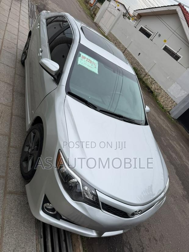 Toyota Camry SE 4dr Sedan (2.5L 4cyl 6A) 2014 Silver