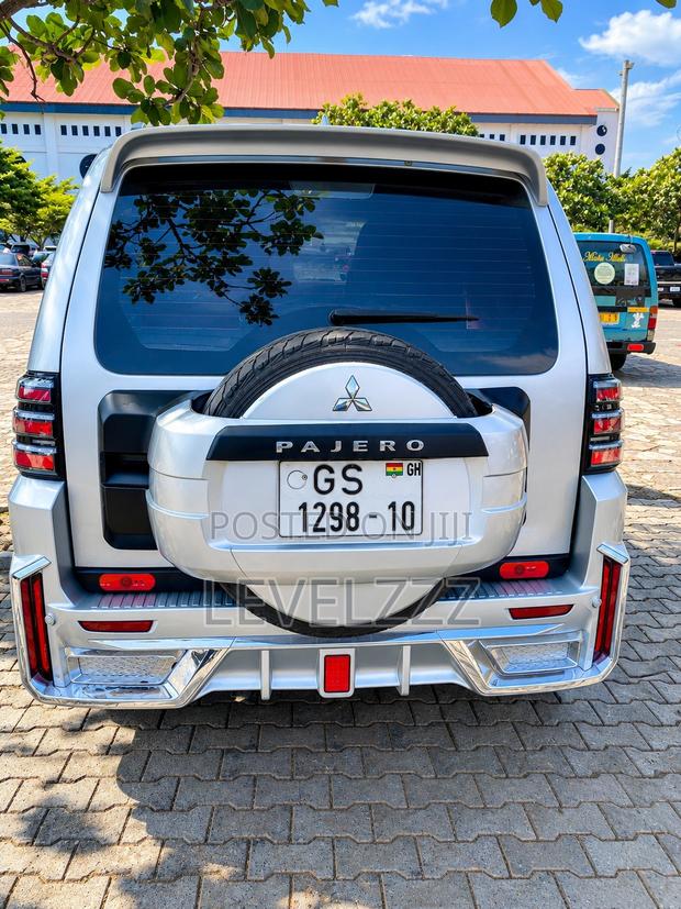 Mitsubishi Pajero 2010 Silver