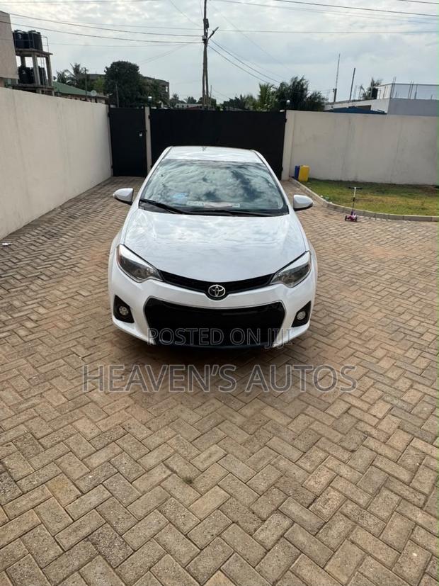 Toyota Corolla 2015 White