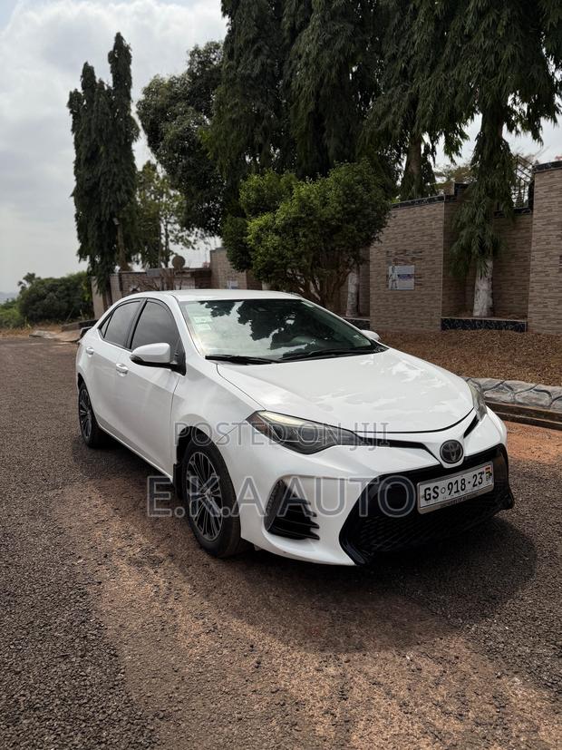 Toyota Corolla 2017 White