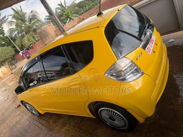 Honda Fit 2013 Yellow