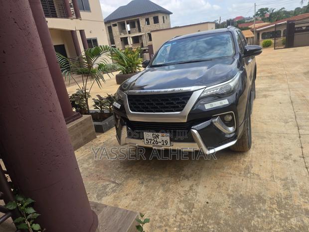Toyota Fortuner 2.5 D AWD 2019 Black