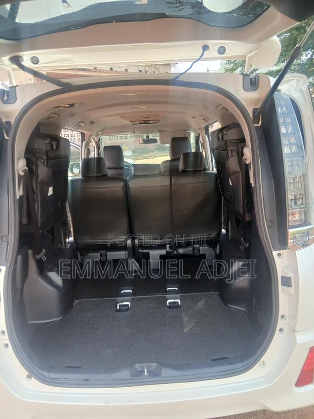 Toyota Voxy 2014 Pearl