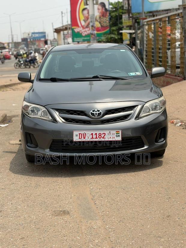 Toyota Corolla LE 4dr Sedan (1.8L 4cyl 4A) 2013 Gray