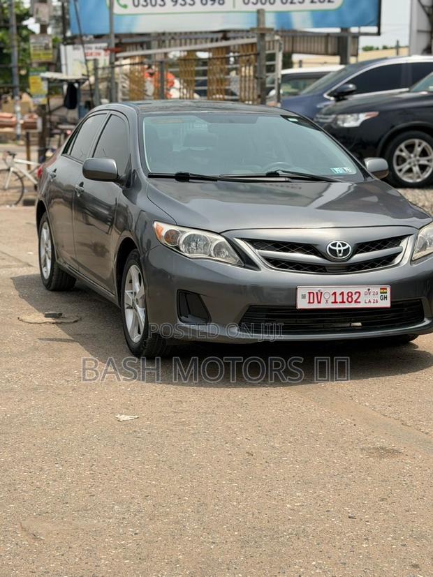 Toyota Corolla LE 4dr Sedan (1.8L 4cyl 4A) 2013 Gray