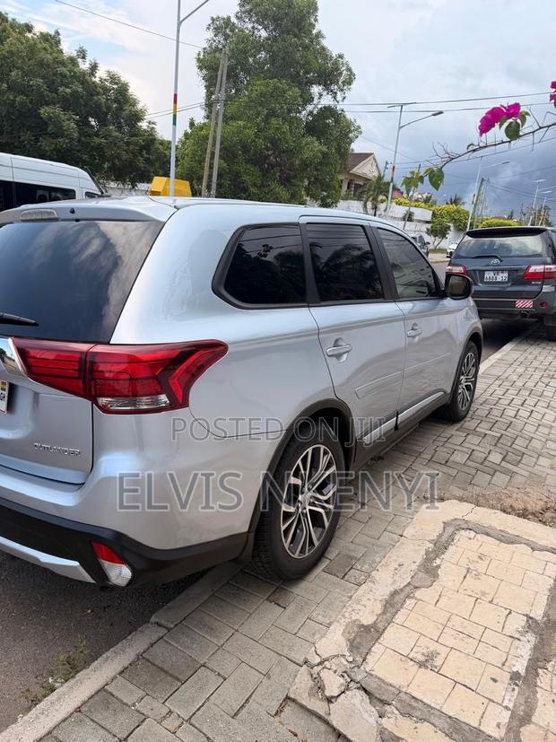 Mitsubishi Outlander 2.4 PHEV AWD 2016 Silver