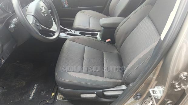 Toyota Corolla LE (1.8L 4cyl 2A) 2018