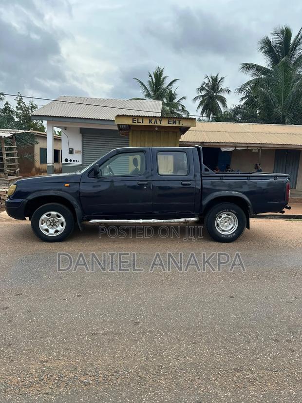 Nissan Hardbody 2009 Blue