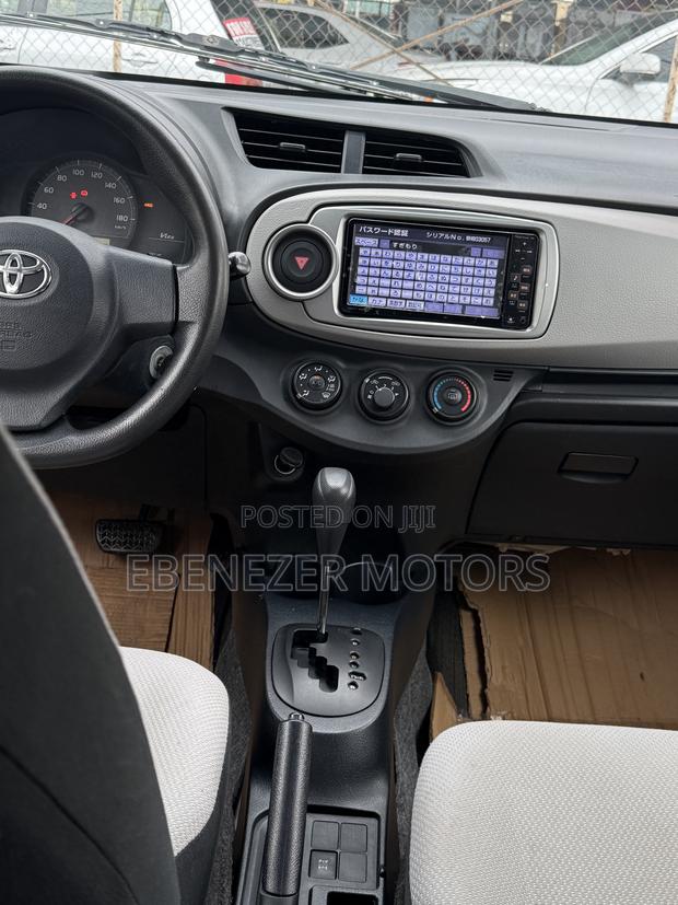 Toyota Vitz 2012 White