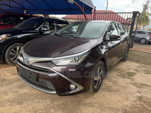 Toyota Corolla 2017 Brown