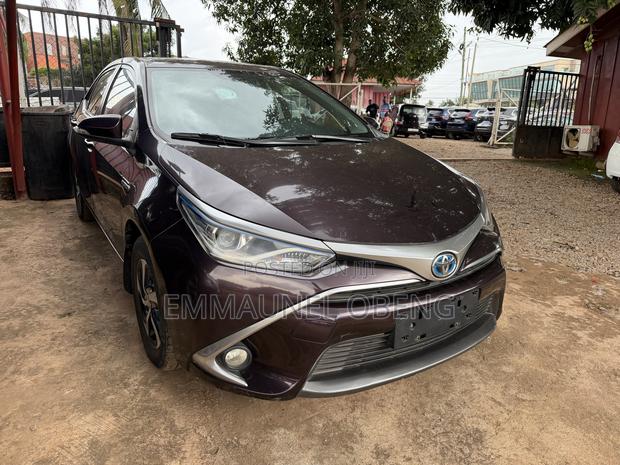 Toyota Corolla 2017 Brown
