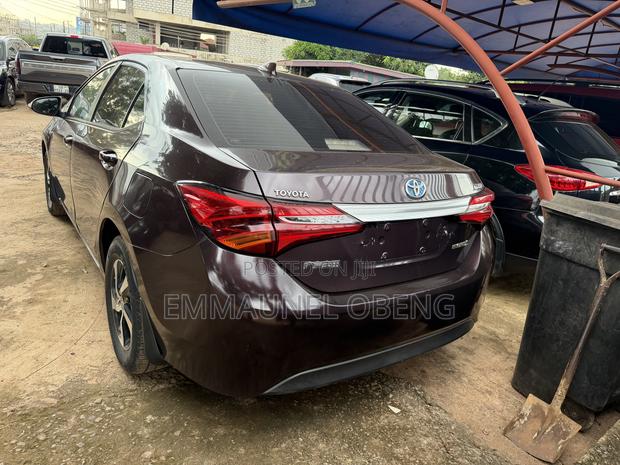 Toyota Corolla 2017 Brown