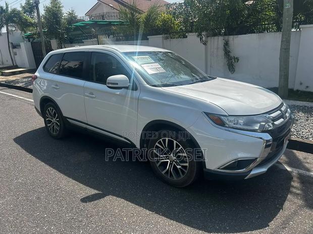 Mitsubishi Outlander 2017 Silver