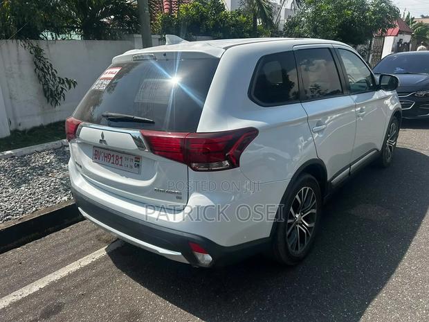 Mitsubishi Outlander 2017 Silver