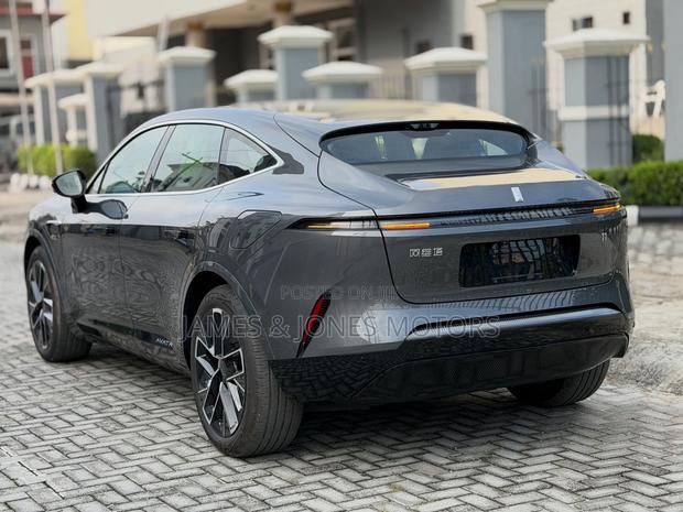 New Avatr 11 2025 Gray