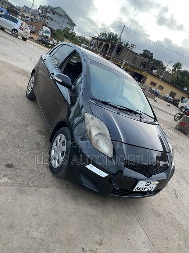 Toyota Vitz 1.3 AWD 5dr 2010 Black