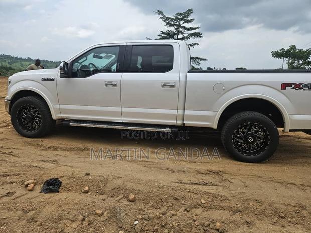Ford F-150 Lariat 4x2 SuperCab Styleside 8 ft. box 163 in. WB 2018