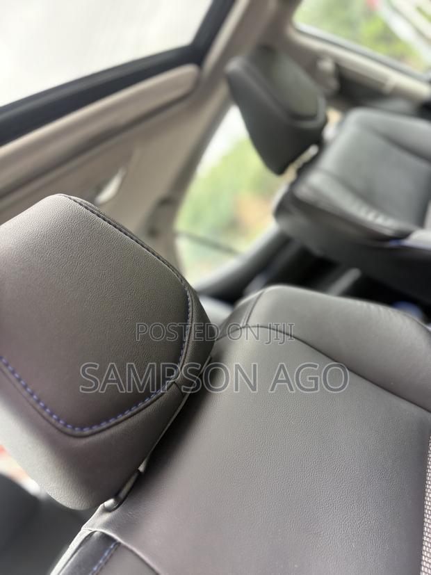 Toyota Corolla SE (1.8L 4cyl 6M) 2018 Silver
