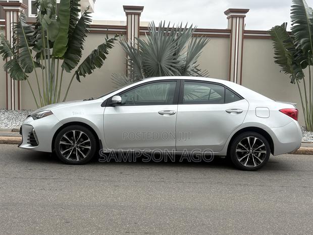 Toyota Corolla SE (1.8L 4cyl 6M) 2018 Silver