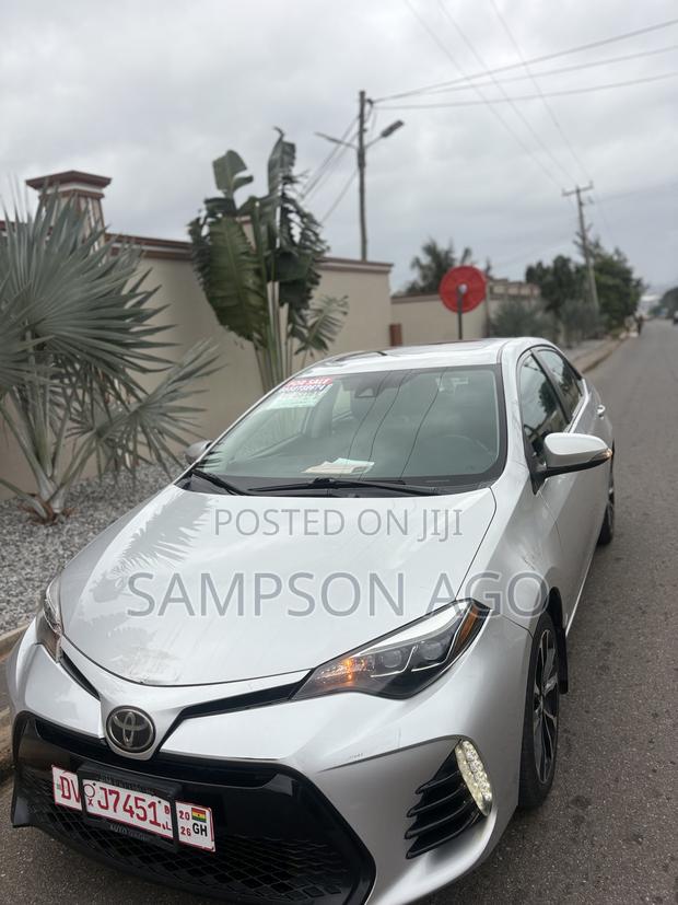Toyota Corolla SE (1.8L 4cyl 6M) 2018 Silver