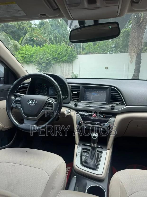 Hyundai Elantra 2018 Gold
