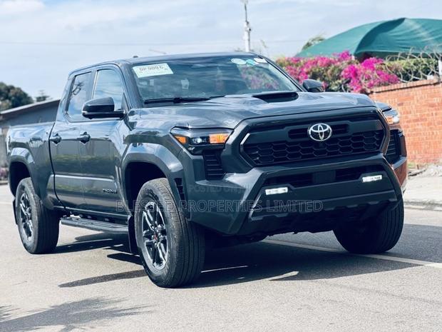 Toyota Tacoma Limited Double Cab 4WD 5.0 ft. SB 2025 Gray