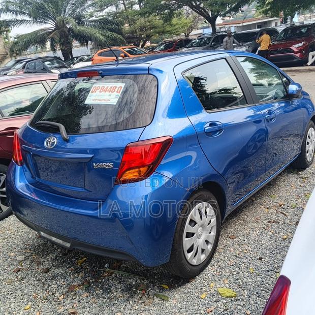 Toyota Yaris 2017 Blue